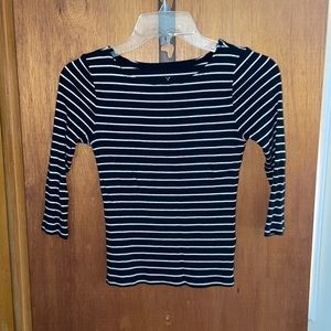 Soft and sexy American eagle fitted shirt